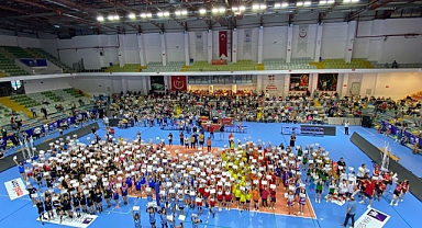 Bursa'da Mini Voleybol Şenliği yapıldı