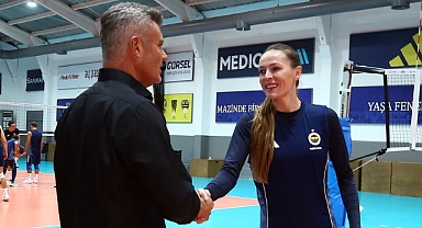 Fenerbahçe Başkanı Sadettin Saran'dan voleybol takımlarına ziyaret