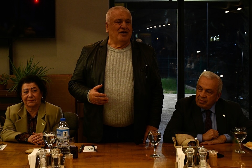 Nilüfer Belediyespor'da yönetim ve sporcular bir araya geldi 