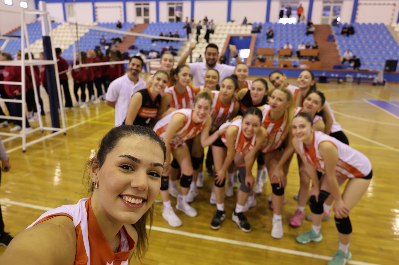 İzmir Ekonomi Üniversitesi namağlup şampiyonluğa ulaştı