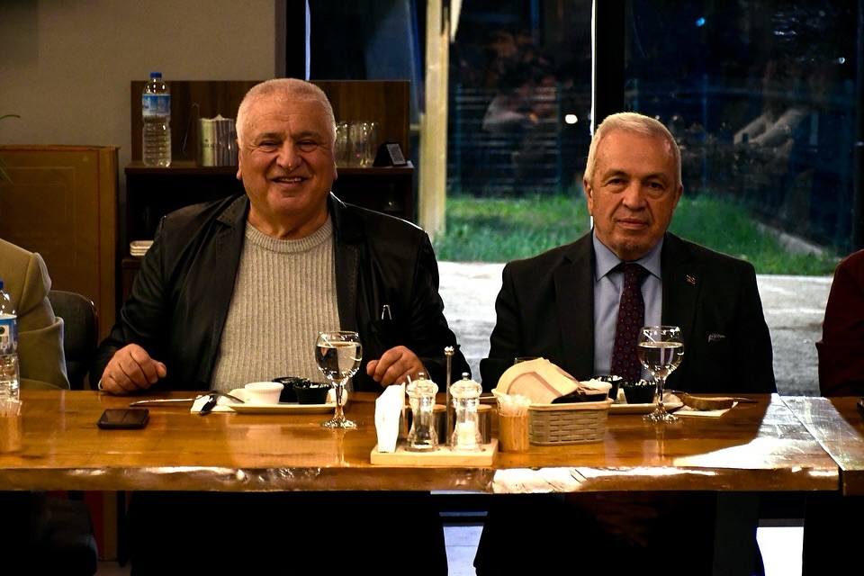 Nilüfer Belediyespor'da yönetim ve sporcular bir araya geldi 