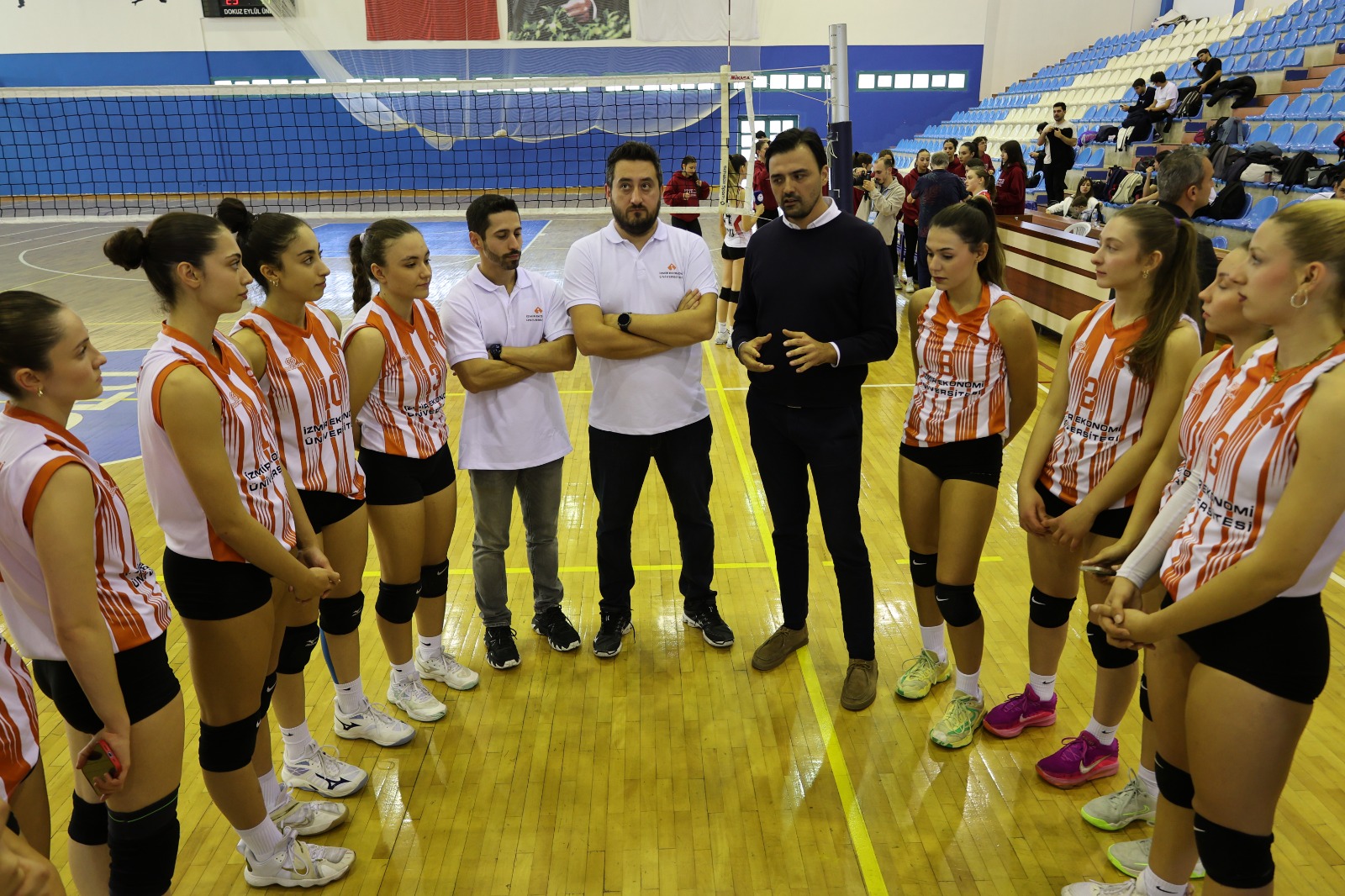 İzmir Ekonomi Üniversitesi namağlup şampiyonluğa ulaştı