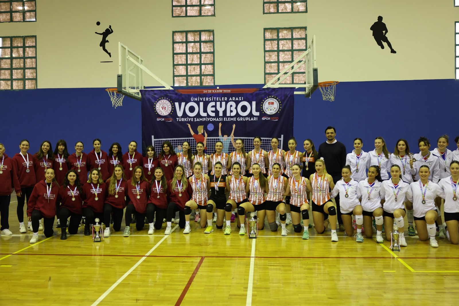 İzmir Ekonomi Üniversitesi namağlup şampiyonluğa ulaştı