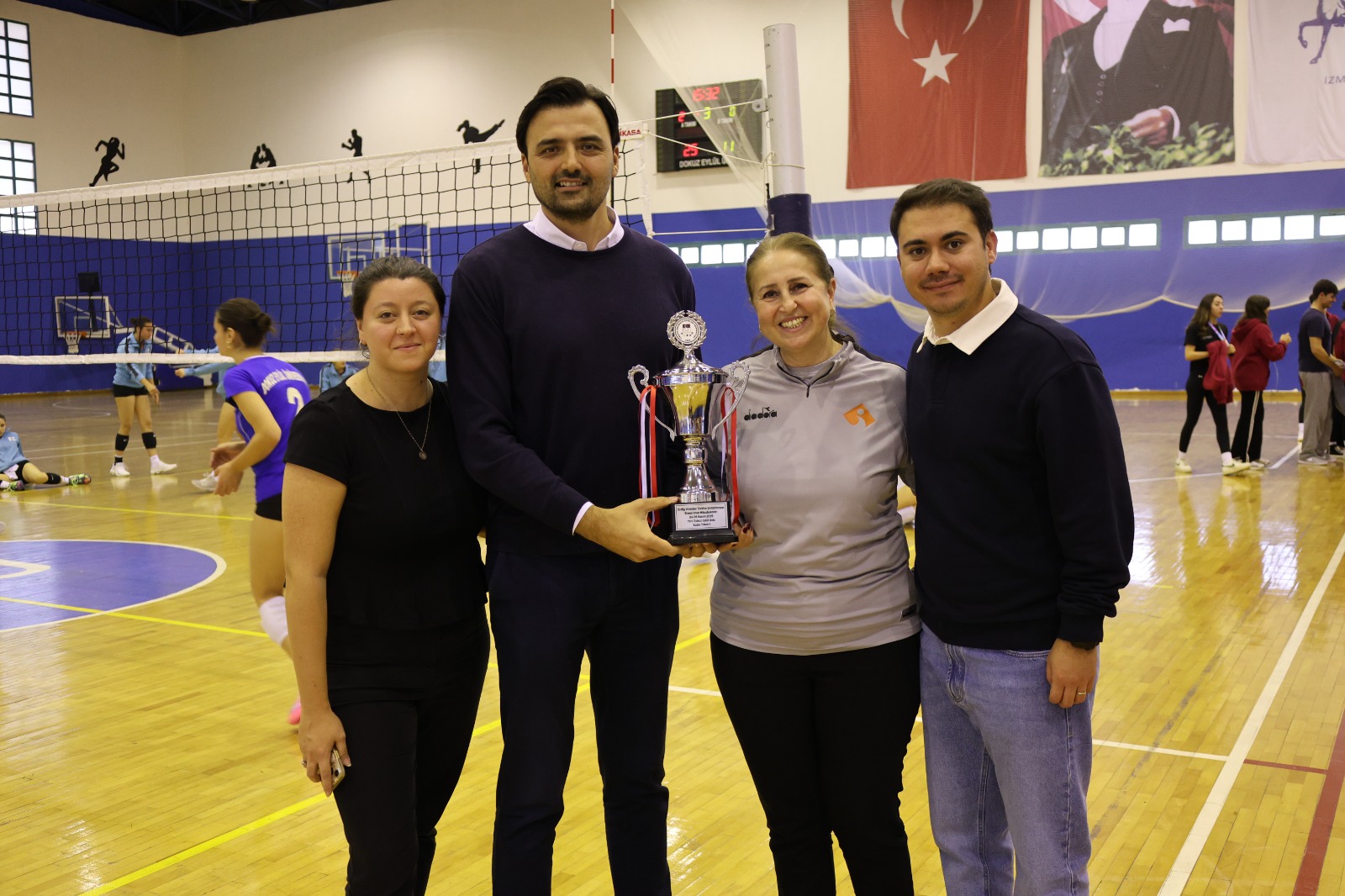 İzmir Ekonomi Üniversitesi namağlup şampiyonluğa ulaştı