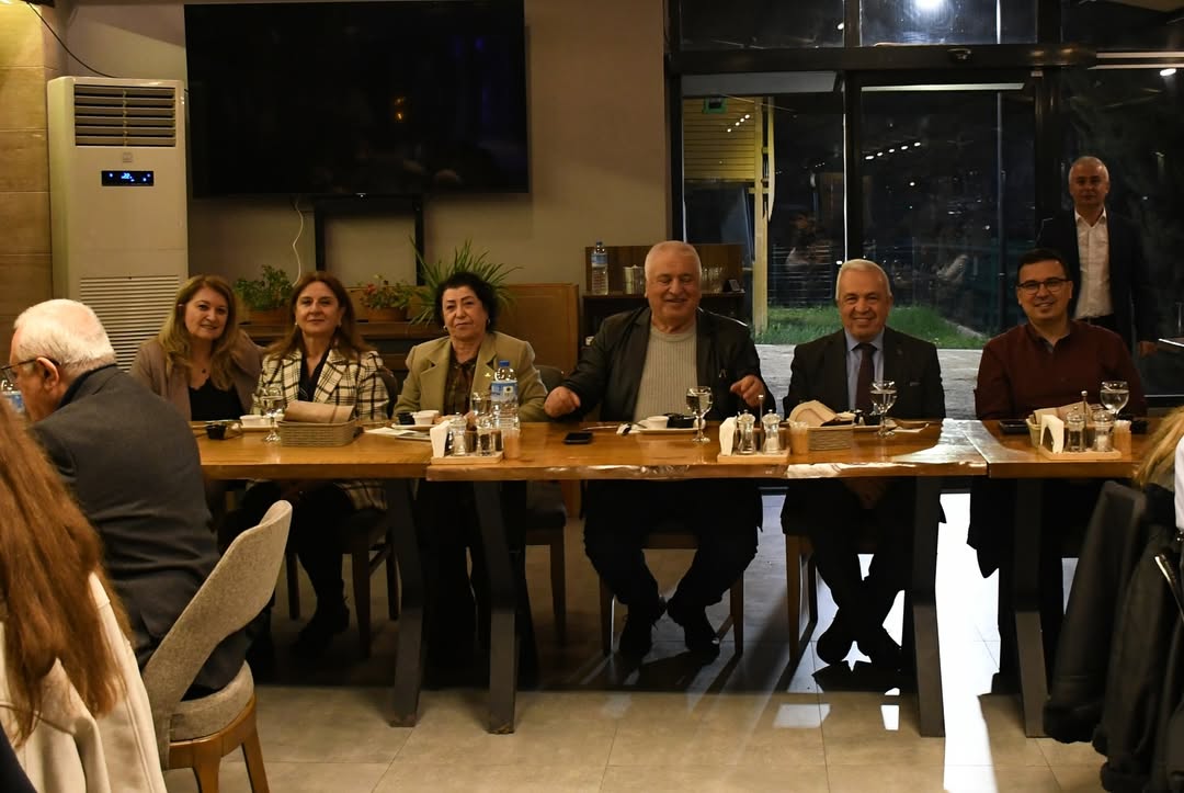 Nilüfer Belediyespor'da yönetim ve sporcular bir araya geldi 