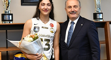 Buket Gülübay'a 1 sezon ara