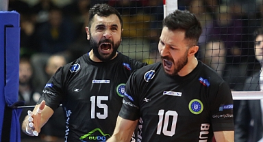 Bursa Büyükşehir Belediyespor Emre Batur’la sözleşme yeniledi