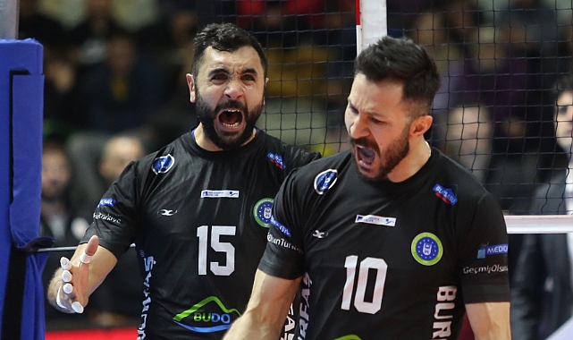 Bursa Büyükşehir Belediyespor Emre Batur’la sözleşme yeniledi