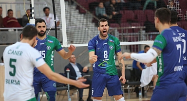 Bursa Büyükşehir Belediyespor kaptan Gökhan Gökgöz’le devam ediyor