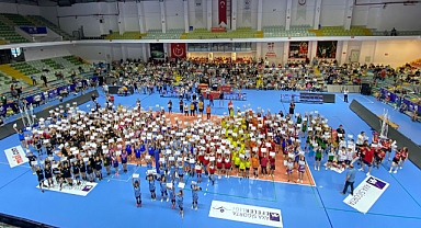 Bursa’da Mini Voleybol Şenliği yapıldı