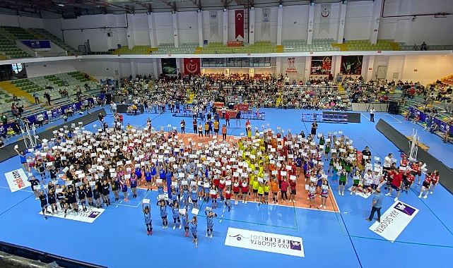 Bursa’da Mini Voleybol Şenliği yapıldı