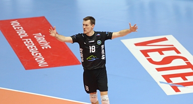 Dmitrii Bahov da Bursa Büyükşehir Belediyespor’la devam ediyor