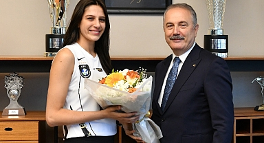 VakıfBank Derya Cebecioğlu'nu kiralıyor