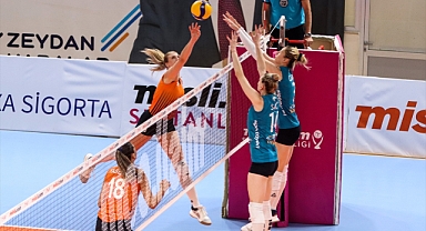 Adana'da düzenlenen turnuvada ikinci gün maçları tamamlandı