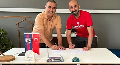 Mehmet Özbek'in sözleşmesi uzatıldı