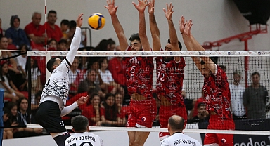 Alanya Belediyespor, Hatay Büyükşehir Belediyespor'a set vermedi