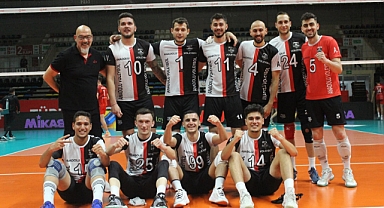 Ankara’da Anadolu Voleybol galip