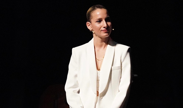 Gizem Örge: ''Cumhuriyet benim için, Atamı ve ülkemi temsil ediyor''