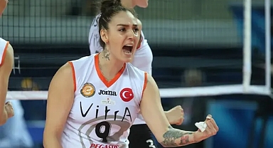 Milli voleybolcu Büşra Kılıçlı, kızıyla birlikte kaza geçirdi
