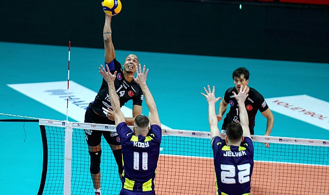 Halkbank Fenerbahçe'ye set vermedi