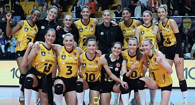 VakıfBank, CEV Şampiyonlar Ligi'nde Pazova'yı 3-1 ile geçtİ
