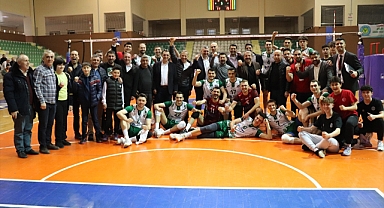 Akkuş evinde Cizre'yi devirdi