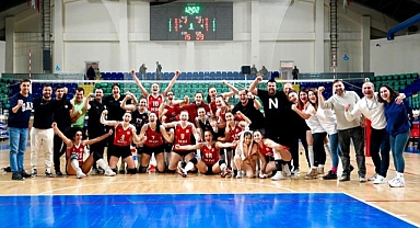 Ayvalıkgücü 5 set sonunda güldü