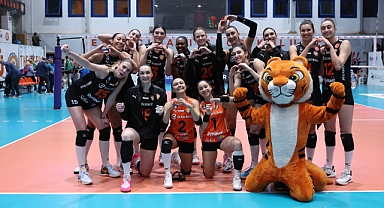 Eczacıbaşı Dynavit, Axa Sigorta Kupa Voley'de yarı finale yükseldi