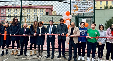 Eczacıbaşı Spor Kulübü Kahramanmaraş Aziz Sancar Anadolu Lisesi’ne voleybol sahası hediye etti