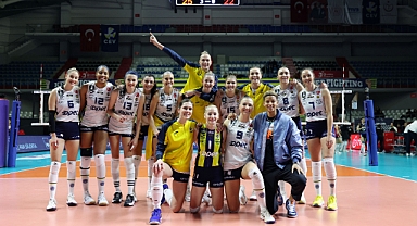 Fenerbahçe Opet, AXA Sigorta Kupa Voley’de yarı finale yükseldi