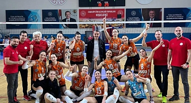 Sakarya Voleybol 9 puanla yarı finalde
