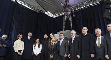 Fenerbahçeli oyuncu Eda Erdem Dündar'ın heykeli 8 Mart Dünya Kadınlar Günü'nde açıldı