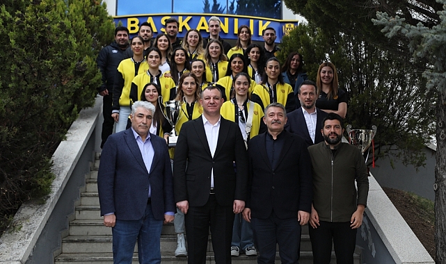 MKE Ankaragücü Kulübü Başkanı Fırat, şampiyon kadın voleybol takımını ağırladı