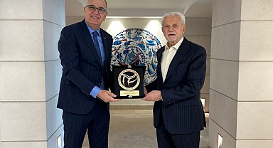 TVF Başkanı Üstündağ, Hayat Holding’i ziyaret etti