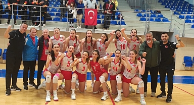 Acıbadem Doğa Koleji çeyrek finalde