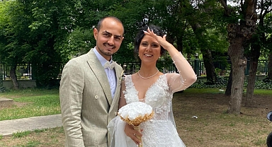 Burak Çevik ve Beste Norman çifti evlendi