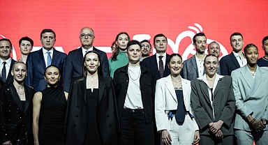 Milli voleybolcular yaz sezonunu İstanbul'da düzenlenen geceyle açtı
