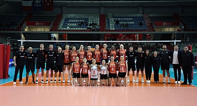 Eczacıbaşı set vermedi