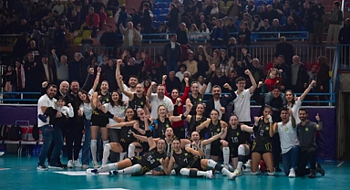 5 set sonunda gülen Manisa Büyükşehir Belediyespor