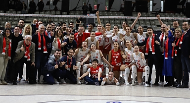 5 set süren maçın galibi Aras Kargo