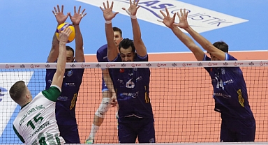 Arkas, erteleme maçında Akkuş'a set vermedi