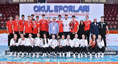 TVF Spor Lisesi Erkek Voleybol Takımı namağlup Türkiye şampiyonu