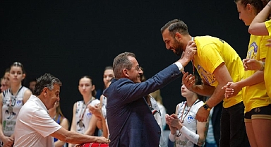 Bulgaristan şampiyonu Ahmetcan Erşimşek duygularını Mintonette ile paylaştı