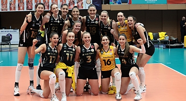 VakıfBank, Eczacıbaşı'nı geçerek Sultanlar Ligi'nde final için avantajı aldı