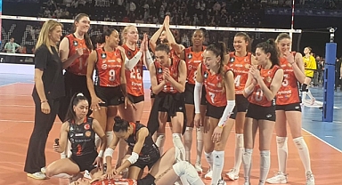 VakıfBank'ı yenen Eczacıbaşı, finalde