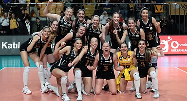 VakıfBank ilk finalist