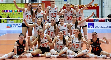 Eczacıbaşı dört set sonunda finalde