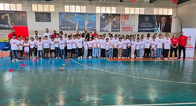Fabrika Voleybol yeni okulunu Mardin Derik'te açtı