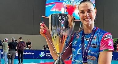 Igor Gorgonzola Novara orta oyuncusunu bırakmadı