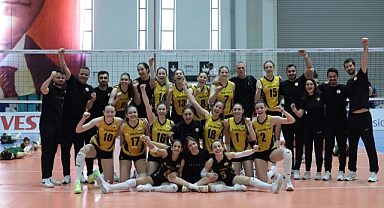 VakıfBank yenilgisiz şekilde çeyrek finalde